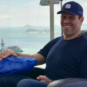 Tony Robbins receiving stem cell treatments at Stem Cell Institute in Panama City, Panama