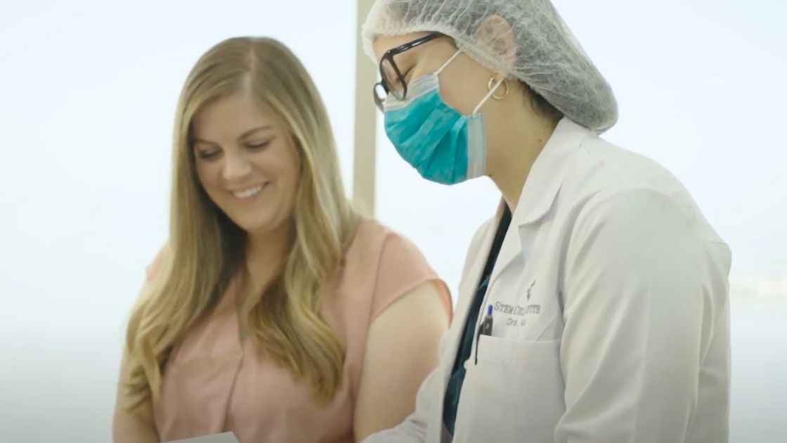 Parent of Stem Cell Institute patient smiling with the doctor